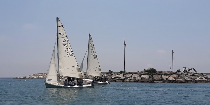 Gli studenti delle prime medie dell'Istituto Comprensivo di Rapallo provano lo sport della vela al Circolo Nautico Rapallo